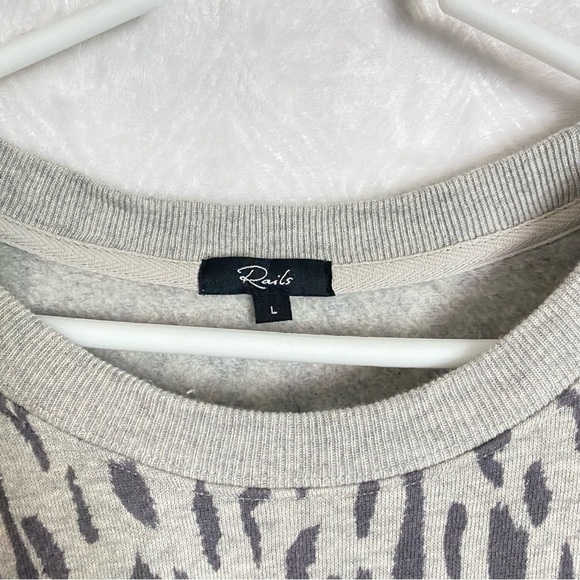 Rails Marlo Sweater Abstract Cheetah Print in Grey Women’s Sz L Side Zip Accents - Picture 7 of 12